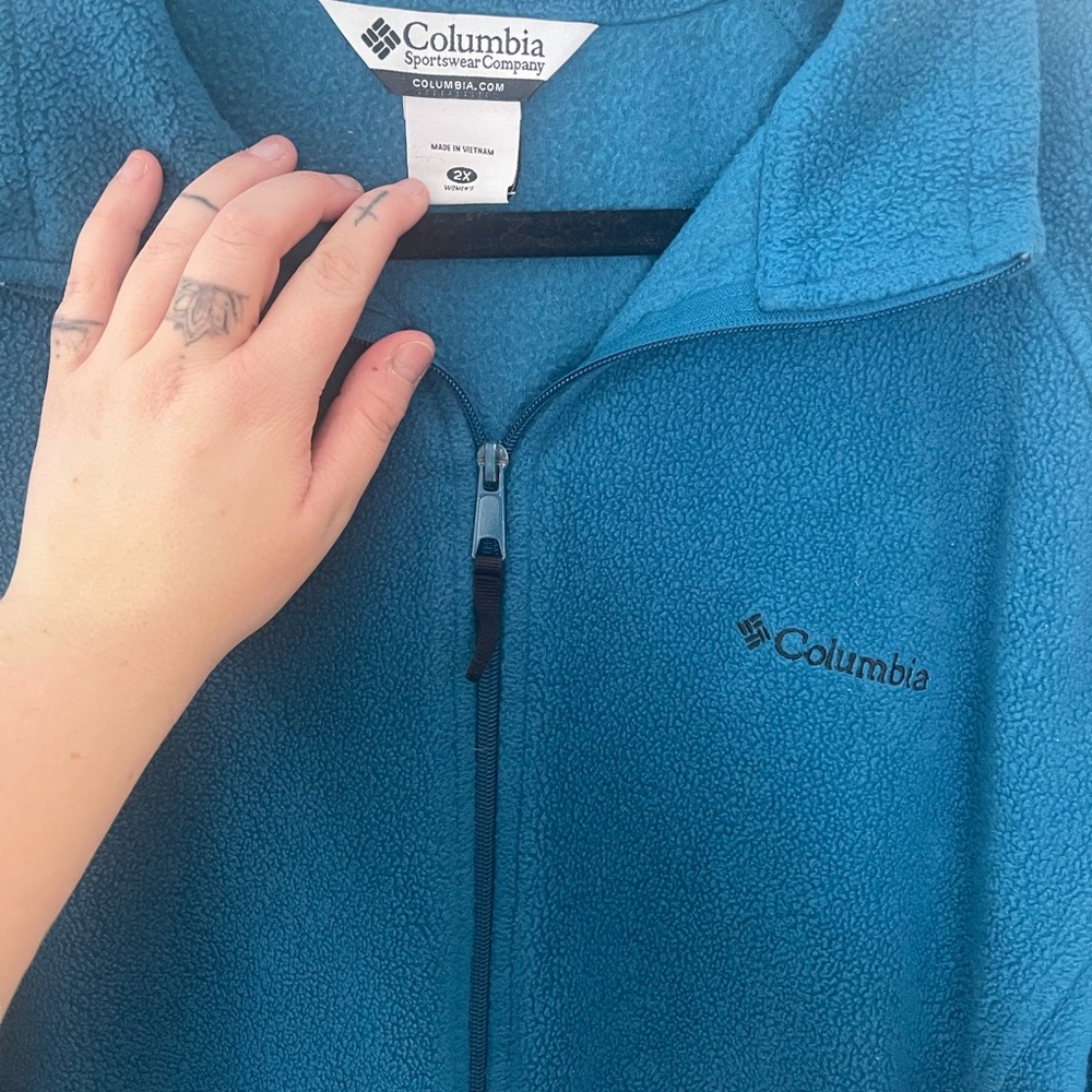 Size 2X;Like brand new,never worn Columbia zip up! Has adjustable toggles!